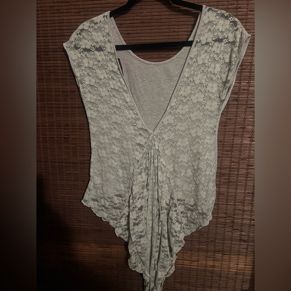 Elegant Silver Lace Hem High Low Women's Top - Picture 2 of 8